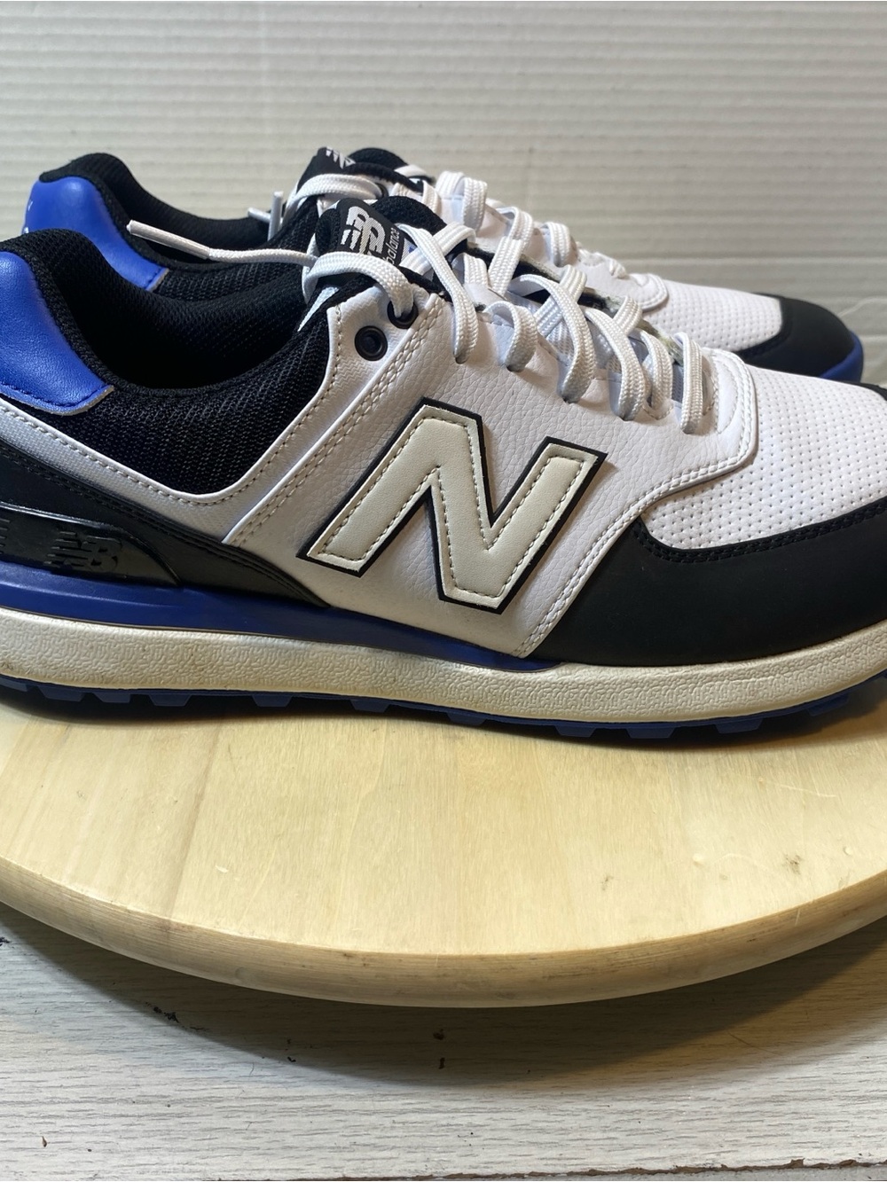 New Balance 574 Golf Shoes Men's Size 10.5 White Black Blue Spikeless pre owned